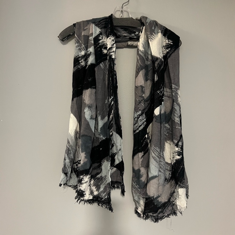 Cynthia Rowley 100% Viscose Chic Black and Gray Patterned Scarf